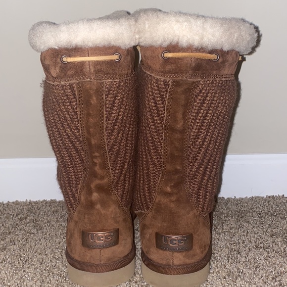 Brown sweater Ugg’s - Picture 3 of 4